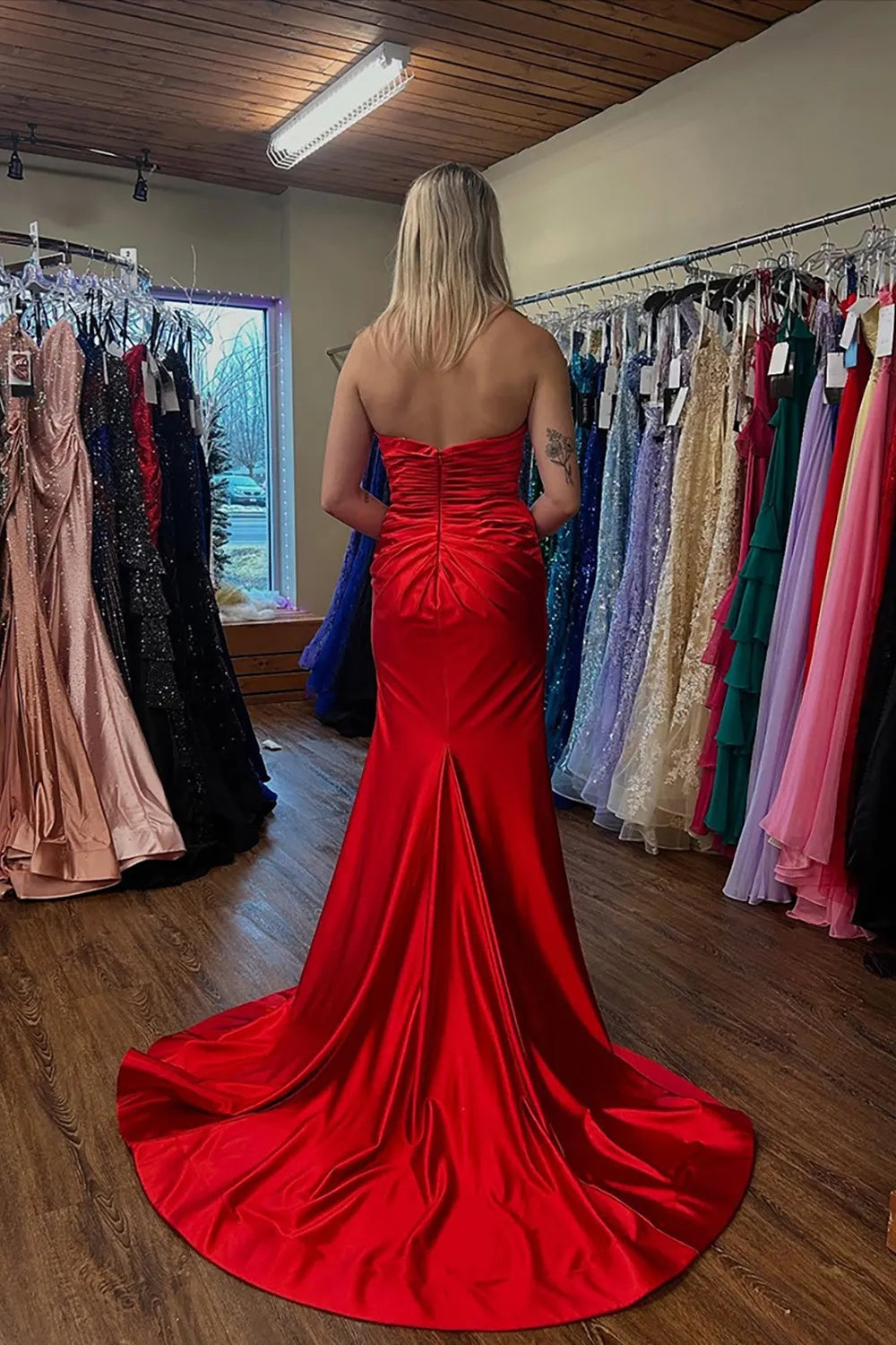 Red Sweetheart Mermaid Satin Ruched Long Prom Dress with Slit