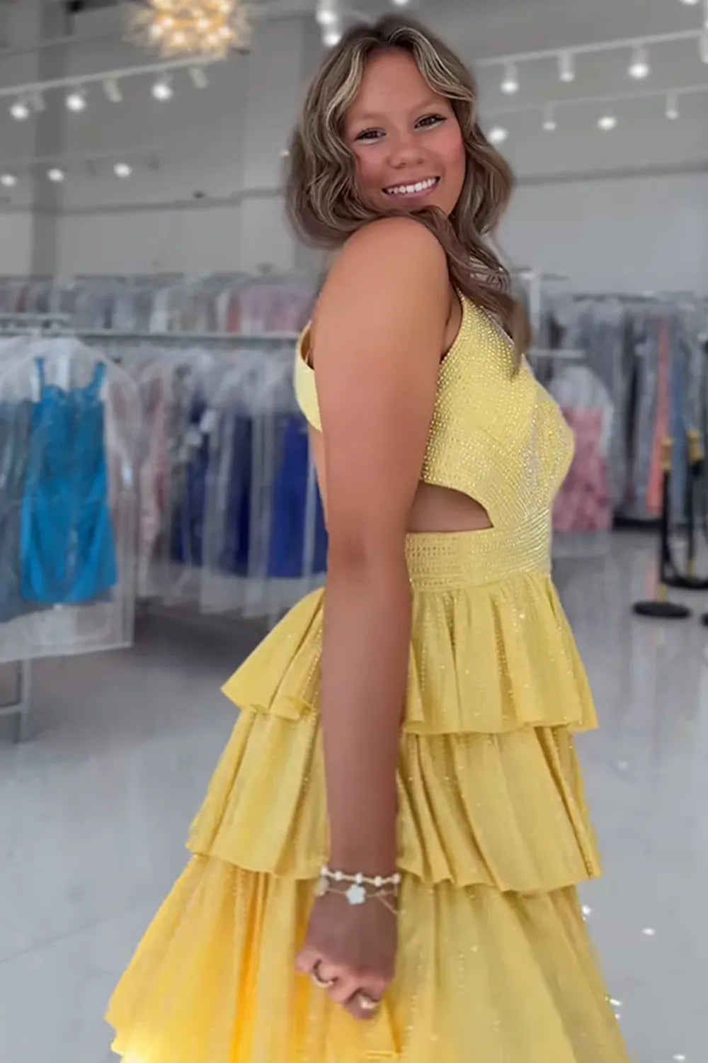 Sparkling Halter Neck Homecoming Dress | Rhinestone-Embellished Tiered Ruffle Skirt Short Prom Gown